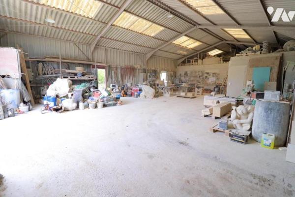 Murs commerciaux de 300m ² et activités Taille de pierre & Maçonnerie