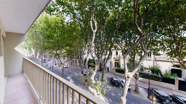 NARBONNE CENTRE - APPARTEMENT À RÉNOVER AVEC BALCON FILANT ET CAVE