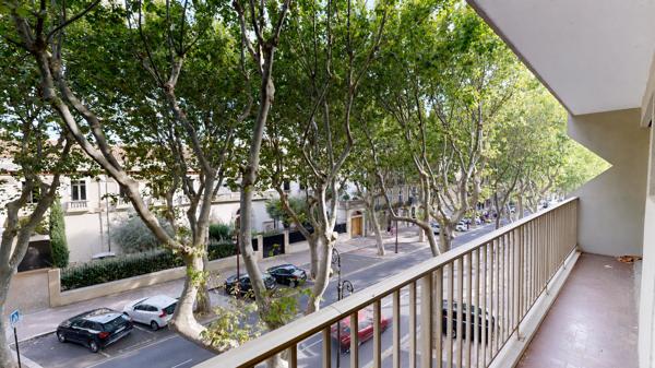 NARBONNE CENTRE - APPARTEMENT À RÉNOVER AVEC BALCON FILANT ET CAVE