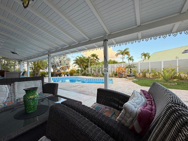 Vente
                Maison188 m² - 5 Pièces -
                    LE GOSIER (97190)