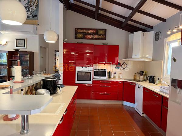Vente
                Maison188 m² - 5 Pièces -
                    LE GOSIER (97190)