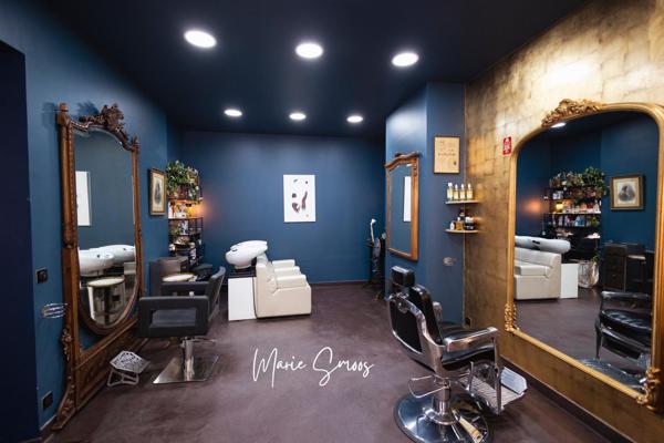 Au cœur du 10e arrondissement de Paris, découvrez un salon de coiffure au charme authentique,