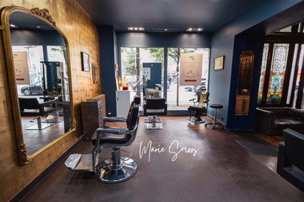 Au cœur du 10e arrondissement de Paris, découvrez un salon de coiffure au charme authentique,