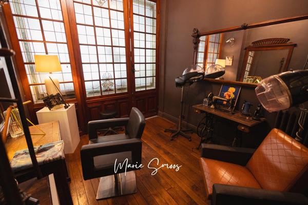Au cœur du 10e arrondissement de Paris, découvrez un salon de coiffure au charme authentique,