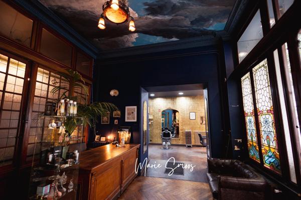 Au cœur du 10e arrondissement de Paris, découvrez un salon de coiffure au charme authentique,