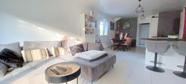 T2 57 m² avec terrasse 11 m² Dernier étage+ cave + Parking PERON -Logras- T2 57 m² avec terrasse 11 m² Dernier étage+Parking+ Cave