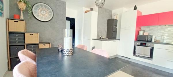 T2 57 m² avec terrasse 11 m² Dernier étage+ cave + Parking PERON -Logras- T2 57 m² avec terrasse 11 m² Dernier étage+Parking+ Cave