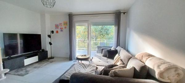 T2 57 m² avec terrasse 11 m² Dernier étage+ cave + Parking PERON -Logras- T2 57 m² avec terrasse 11 m² Dernier étage+Parking+ Cave
