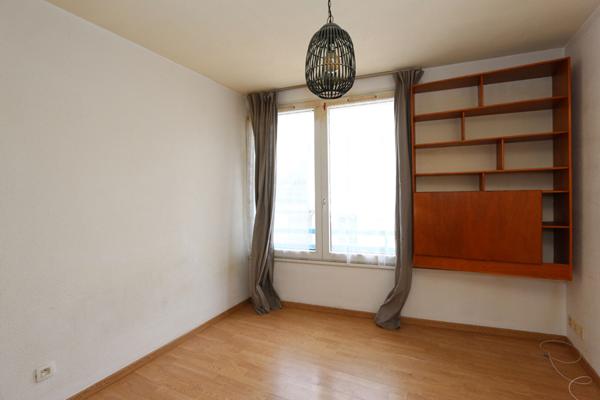 Studio situé en plein centre-ville, proximité immédiate des commerces et des bus