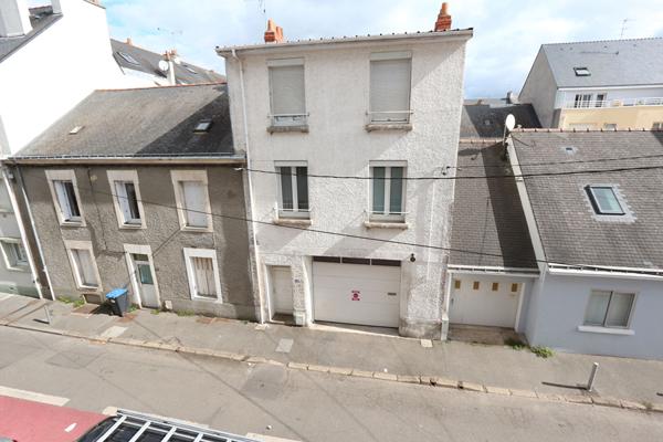 Studio situé en plein centre-ville, proximité immédiate des commerces et des bus