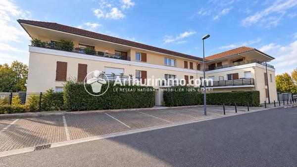 Vente                                                      Appartement
                        
                     3 pièces                      60 m2                     à Saint-Pierre-du-Perray