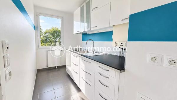 Vente                                                      Appartement
                        
                     3 pièces                      60 m2                     à Saint-Pierre-du-Perray