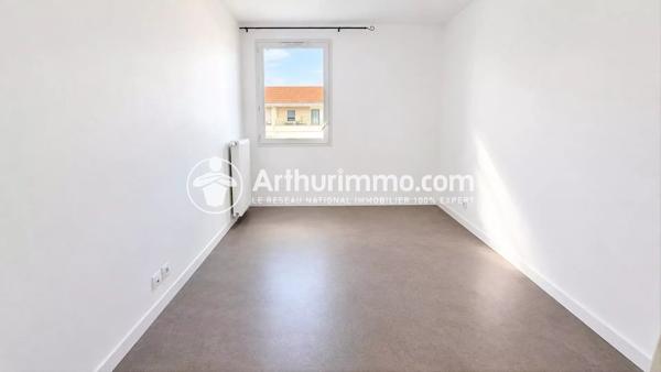 Vente                                                      Appartement
                        
                     3 pièces                      60 m2                     à Saint-Pierre-du-Perray