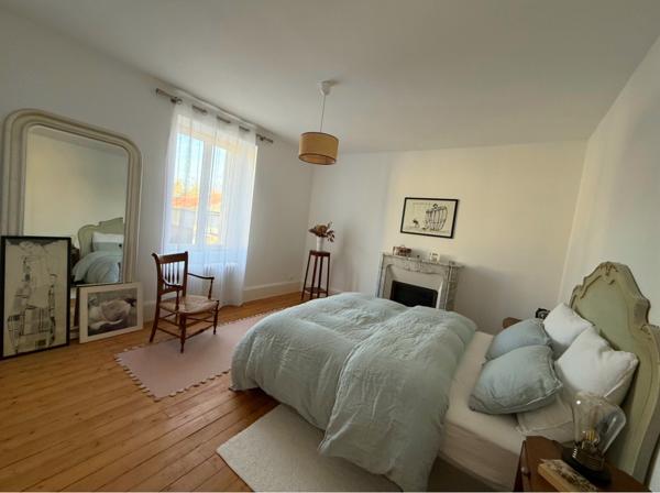 Rebais, Chambres, commerces, bus, espace polyvalent de 28m² accès extérieur indépendant, 15 min Coulommiers et