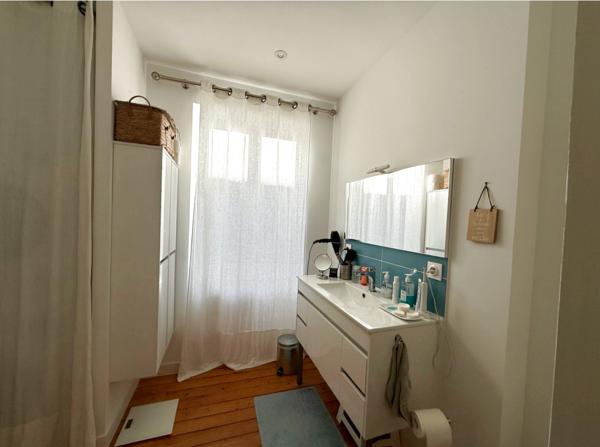 Rebais, Chambres, commerces, bus, espace polyvalent de 28m² accès extérieur indépendant, 15 min Coulommiers et