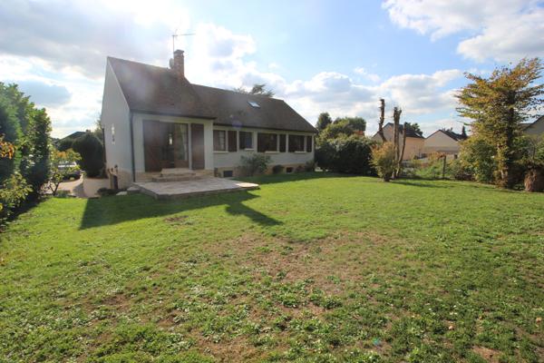 Varennes-Jarcy (91480) A Varennes Jarcy : maison de plain pied avec combles aménagés