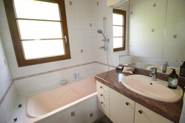 Varennes-Jarcy (91480) A Varennes Jarcy : maison de plain pied avec combles aménagés