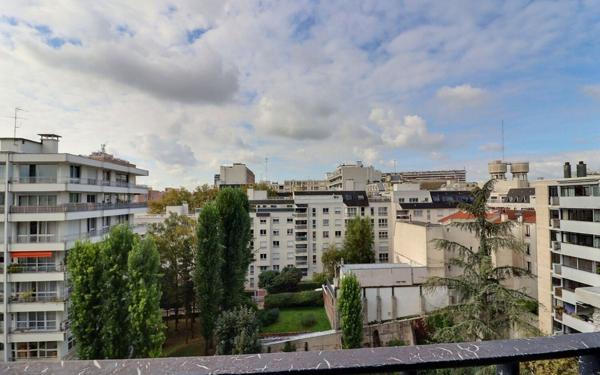 Appartement à vendre    4 pièces • 74,48 m2 Paris 20