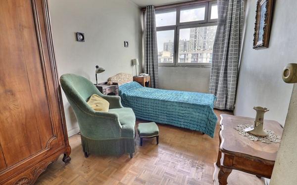 Appartement à vendre    4 pièces • 74,48 m2 Paris 20