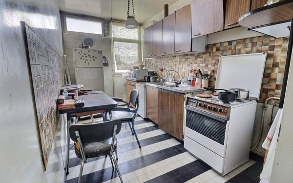 Appartement à vendre    4 pièces • 74,48 m2 Paris 20