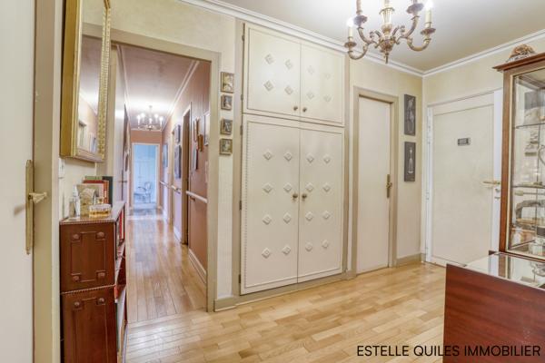 Le Chesnay (78150) LE CHESNAY Appartement 5 pièces avec balcon, cave et parking en sous-sol