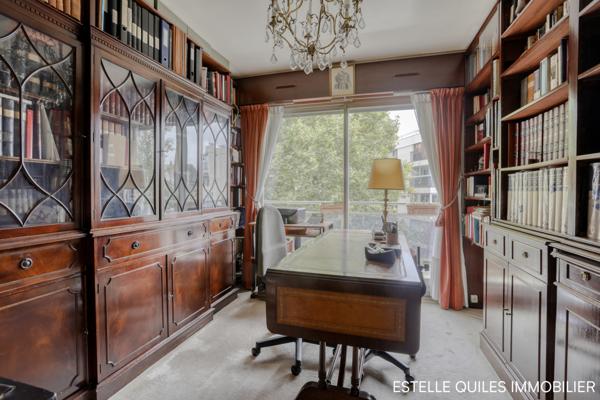 Le Chesnay (78150) LE CHESNAY Appartement 5 pièces avec balcon, cave et parking en sous-sol