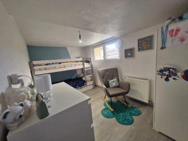 MAISON DE 124M² AVEC 5 CHAMBRES SUR TOP SECTEUR UNIEUX ET BEAU TERRAIN PLAT PISCINABLE DE 971M²