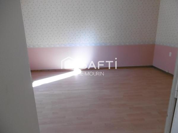 Très belle fermette sans voisins avec un grand terrain, plus un plan d'eau.