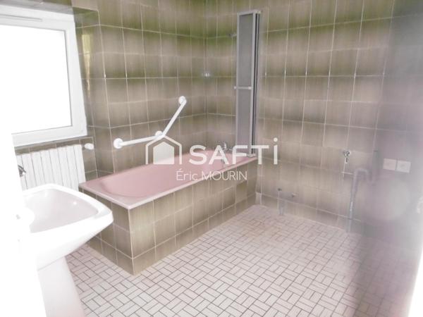 Très belle fermette sans voisins avec un grand terrain, plus un plan d'eau.