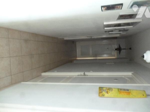 Pavillon plain pied 125 m². 
Hangar.
Terrain sur 4698 m²