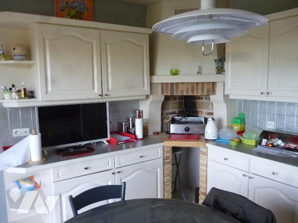 Pavillon plain pied 125 m². 
Hangar.
Terrain sur 4698 m²