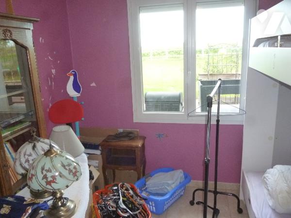 Pavillon plain pied 125 m². 
Hangar.
Terrain sur 4698 m²