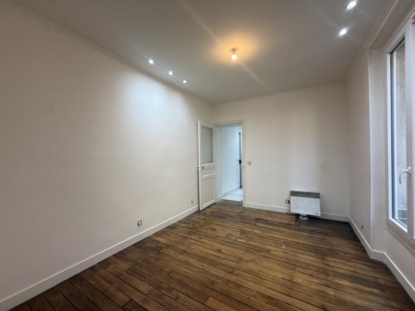 Appartement
         2 pièces
        - 33 m² Exclusivité 145 000 € *