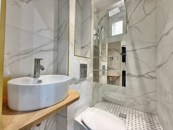 Appartement
         2 pièces
        - 33 m² Exclusivité 145 000 € *