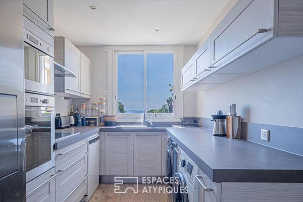 Rénovation contemporaine et douceur de vivre avec vue mer sur la Corniche Fleurie