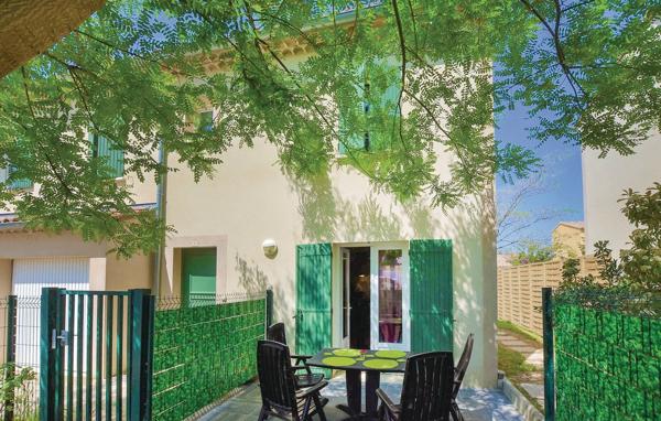 Charmante maison "Prête à vivre", 3 chambres, jardin arboré garage et climatisation.