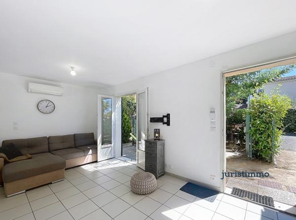 Charmante maison "Prête à vivre", 3 chambres, jardin arboré garage et climatisation.