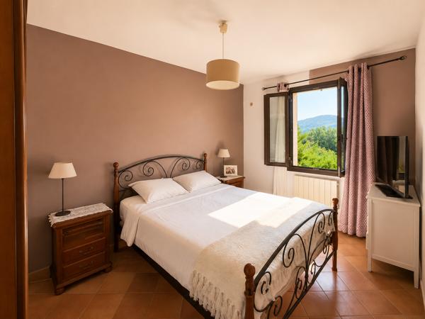Maison
         4 pièces
        - 114 m² 515 000 € *