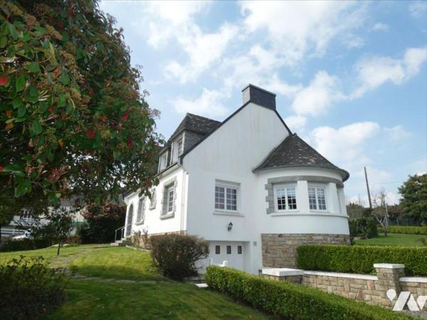 CHATEAUNEUF DU FAOU- Grande maison, proche bourg