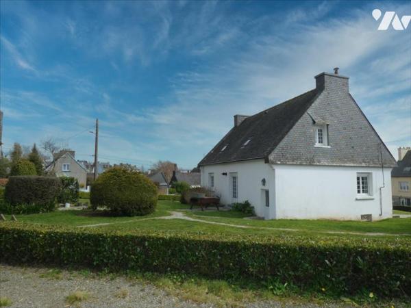 CHATEAUNEUF DU FAOU- Grande maison, proche bourg