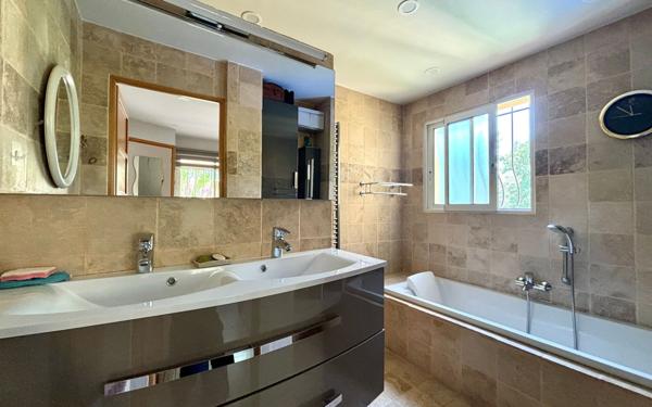 Maison à vendre    5 pièces • 167 m2 Peymeinade