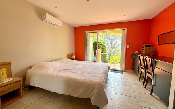 Maison à vendre    5 pièces • 167 m2 Peymeinade