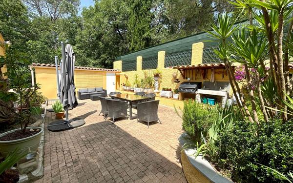 Maison à vendre    5 pièces • 167 m2 Peymeinade