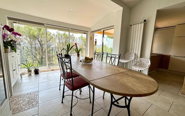 Maison à vendre    5 pièces • 167 m2 Peymeinade