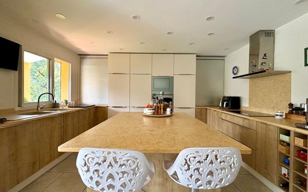 Maison à vendre    5 pièces • 167 m2 Peymeinade