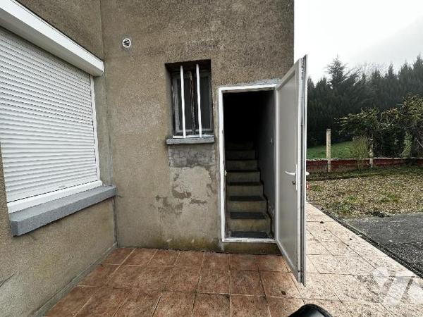 Maison d'habitation des années 1930 comprenant une entrée, une cuisine, un salon , deux chambre...