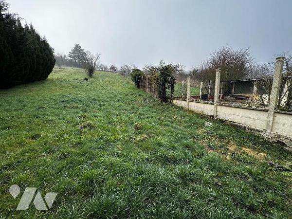 Maison d'habitation des années 1930 comprenant une entrée, une cuisine, un salon , deux chambre...