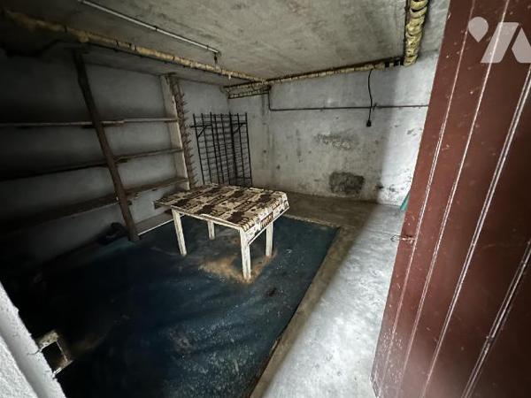 Maison d'habitation des années 1930 comprenant une entrée, une cuisine, un salon , deux chambre...