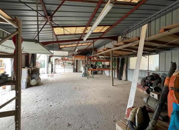 Gex ? Maison + stockage dans zone commerciale