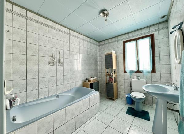 Gex ? Maison + stockage dans zone commerciale